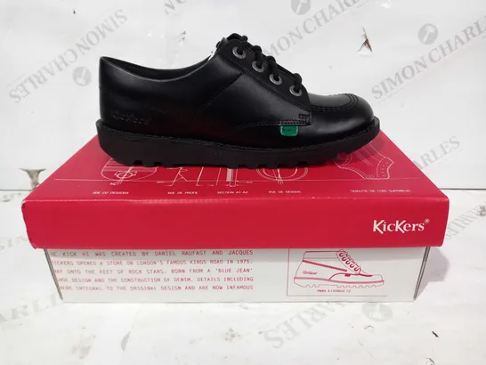 BOXED PAIR OF KICKERS LACE UP SHOES IN BLACK EU SIZE 39