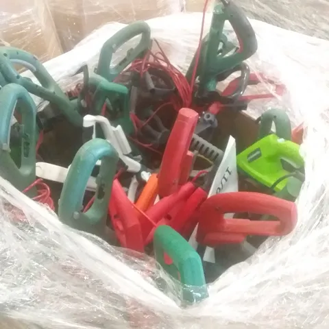 PALLET OF APPROXIMATELY 40 ASSORTED LOOSE HEDGE TRIMMERS