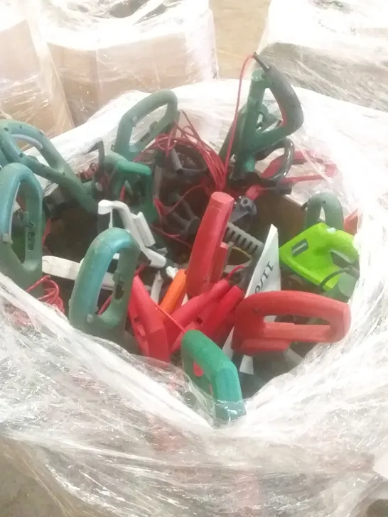 PALLET OF APPROXIMATELY 40 ASSORTED LOOSE HEDGE TRIMMERS