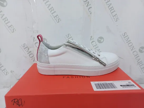 BOXED PAIR OF RUTH LANGSFORD ZIP TRAINERS IN WHITE/PINK - SIZE 5