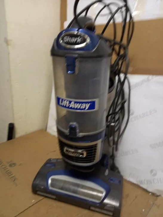 SHARK NV602UK LIFT-AWAY UPRIGHT VACUUM CLEANER 