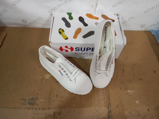 BOXED PAIR OF SUPERGA WHITE TRAINERS SIZE 6.5