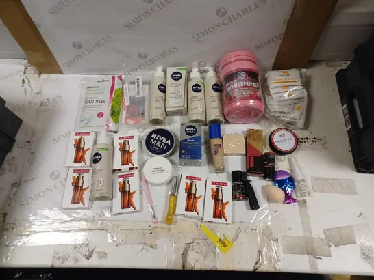 LOT OF APPROX 20 ASSORTED HEALTH AND BEAUTY PRODUCTS TO INCLUDE NIVIA MEN SENSITIVE PRO MENMALIST LIQUID SHAVE CREAM, NIVEA MEN CREME, AND MAX FACTOR LIPFINITY 24HR ETC.