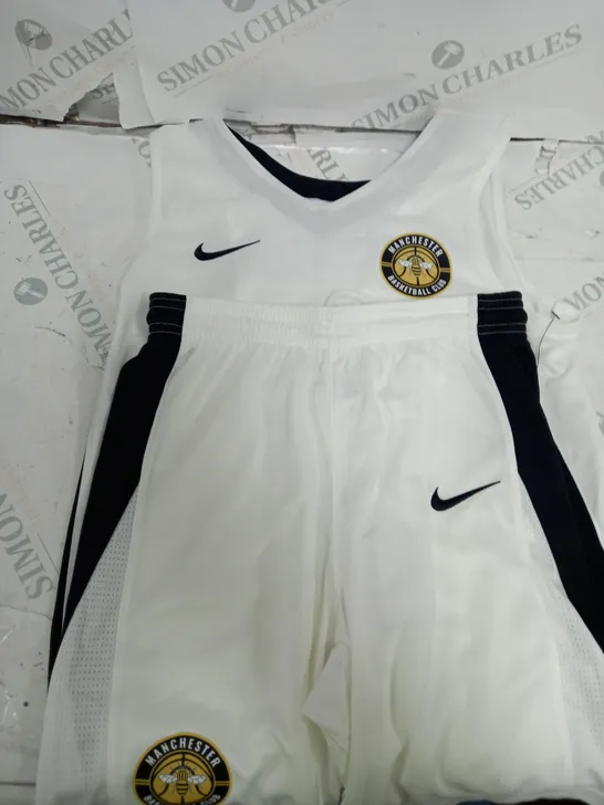 NIKE KIDS SHORT & T-SHIRT SET MANCHESTER BASKETBALL CLUB JERSEY - SIZE M 