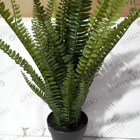 DESIGNER STYLE FAUX FERN DECORATIVE PLANT