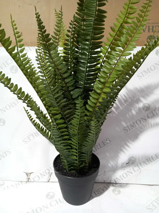 DESIGNER STYLE FAUX FERN DECORATIVE PLANT