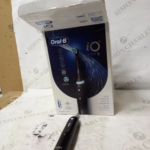 ORAL-B IO5 ELECTRIC TOOTHBRUSH WITH ARTIFICIAL INTELLIGENCE