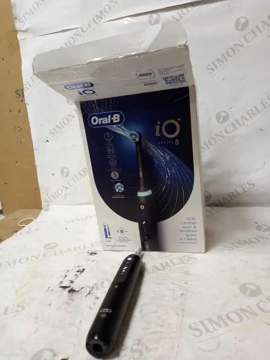 ORAL-B IO5 ELECTRIC TOOTHBRUSH WITH ARTIFICIAL INTELLIGENCE