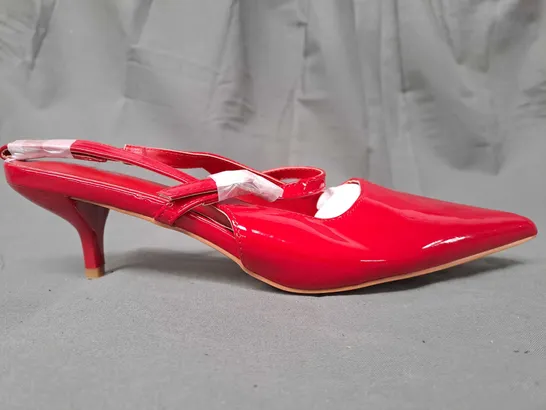 PAIR OF CIDER POINTED TOE LOW HEEL SHOES IN CANDY APPLE RED EU SIZE 38