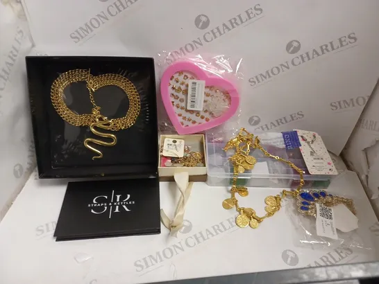 LARGE QUANTITY OF ASSORTED JEWELLERY TO INCLUDE: NECKLACES, RINGS, WATCHES AND EARRINGS