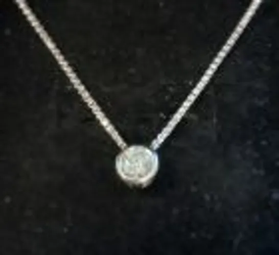 18CT WHITE GOLD SLIDER PENDANT ON CHAN, SET WITH NATURAL DIAMOND