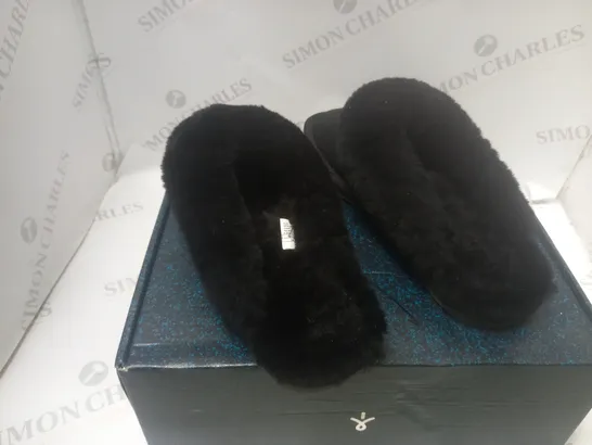 BOXED EMU AUSTRALIA BLACK SIZE 9