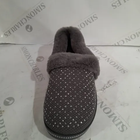 BOXED PAIR SKECHERS COZY SLIPPERS - CHARCOAL - UK SIZE 8 - BOXED 