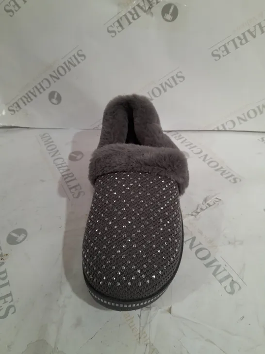 BOXED PAIR SKECHERS COZY SLIPPERS - CHARCOAL - UK SIZE 8 - BOXED 