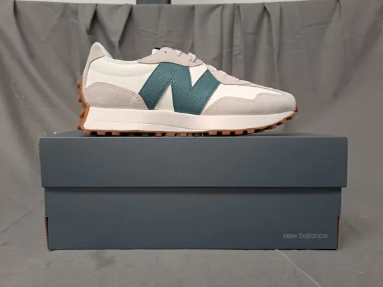 BOXED PAIR OF NEW BALANCE 327 SHOES IN OFF-WHITE/CREAM/GREEN UK SIZE 7.5