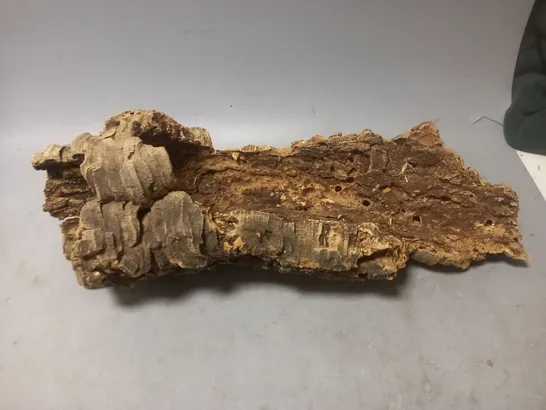 PIECE OF DECORATIVE CORK WOOD 55CM 