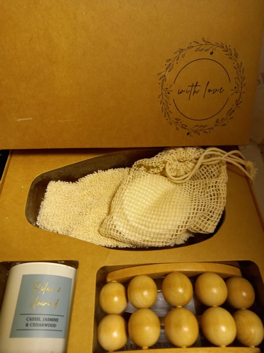 SELF CARE GIFT SET WITH SCENTED CANDLE AND WOODEN MASSAGE ROLLER