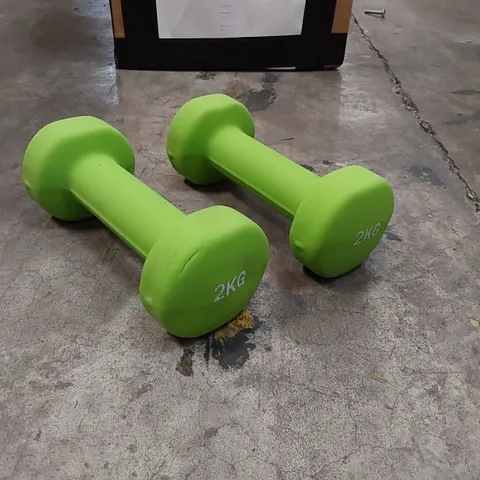 BOXED PAIR OF NEO 2KG NEOPRENE DUMBELLS IN GREEN (1 BOX)