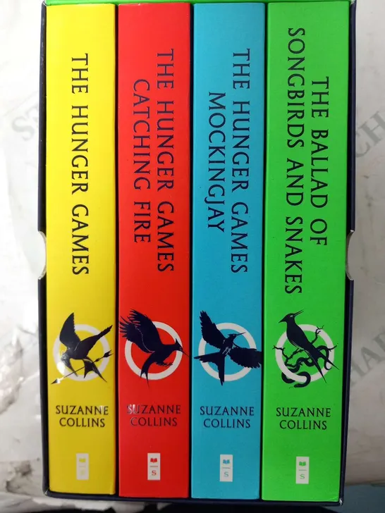 THE HUNGER GAMES COLLECTION BY SUZANNE COLLINS