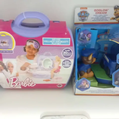 PAW PATROL GOGLOW DREAM NIGHT LIGHT, TORCH AND SLEEP TIMER AND BARBIE DELUXE WELLNESS AND BEAUTY PLAYSET