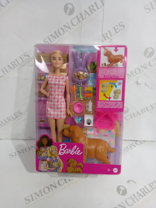 BOXED BARBIE DOLL AND ACCESSORIES PLAYSET WITH BLONDE DOLL