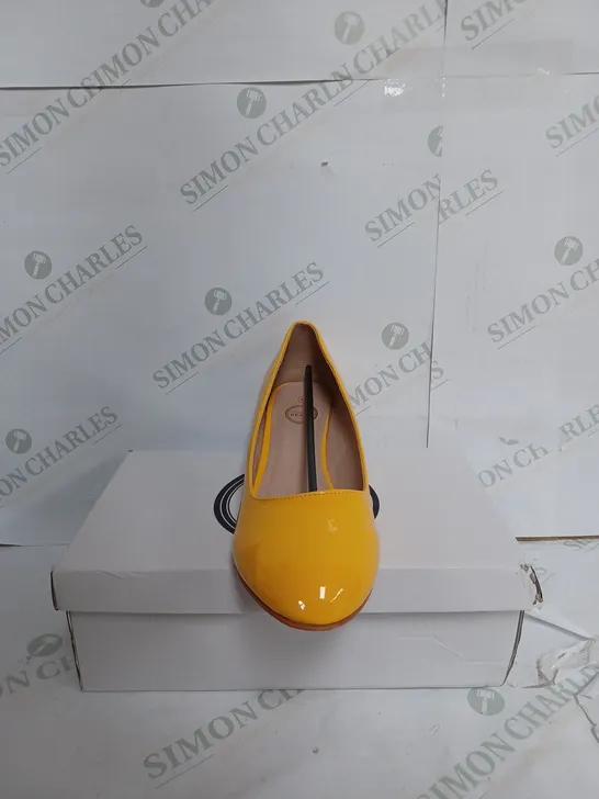 GOLDEN BEADS G-20 PLATFORM SHOES IN YELLOW PANTENT - EU 44