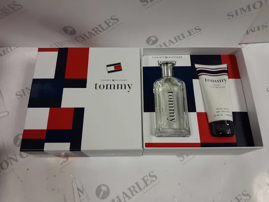 TOMMY FILFIGER TOMMY SPRAY AND BODY WASH SET 