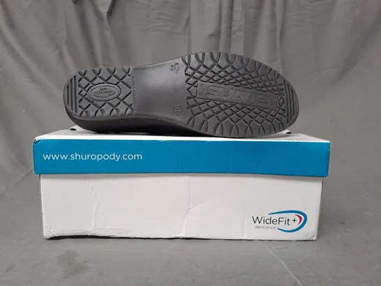 BOXED PAIR OF WIDEFIT + SHUROPODY SHOES IN BLACK UK SIZE 7