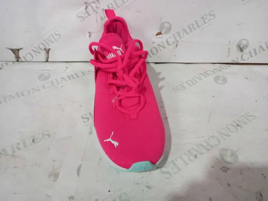 BOXED PAIR OF PUMA TRAINERS IN PINK UK SIZE 6