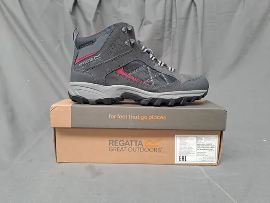 BOXED PAIR OF REGATTA WATERPROOF + BREATHABLE SHOES IN GREY/PINK UK SIZE 7