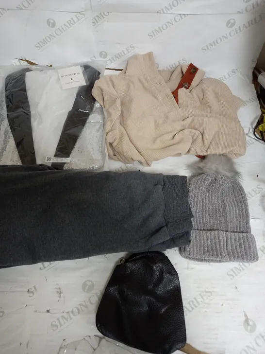 BOX OF APPROXIMATELY 22 ASSORTED CLOTHING ITEMS TO INCUDE - BEANIE , QUARTER ZIP , TROUSERS ETC