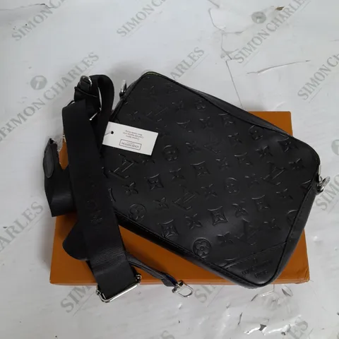 BOXED LOUIS VUITTON CROSSBODY BAG IN BLACK LEATHER
