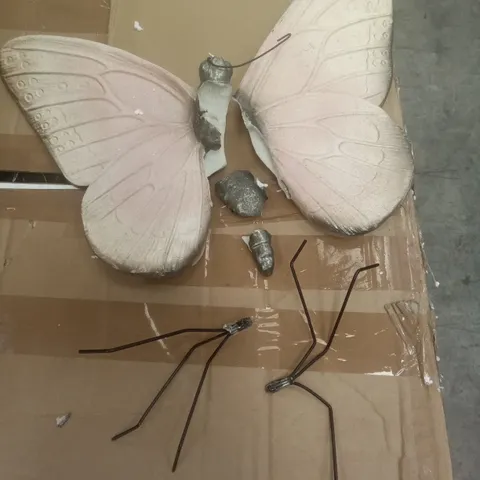 BOXED LARGE GARDEN BUTTERFLY ORNAMENT - PINK (BROKEN)