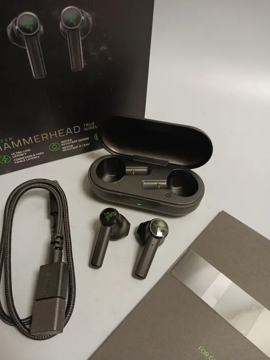 BOXED RAZER HAMMERHEAD TRUE WIRELESS EARBUDS IN BLACK AND GREEN INCLUDES CHARGING CASE AND CABLE