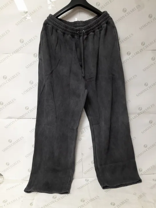 PRETTYLITTLETHING HIGH WAIST WIDE LEG JOGGER IN WASHED CHARCOAL SIZE 16