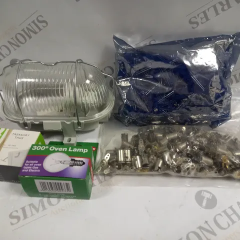 BOX OF APPROXIMATELY 10 ASSORTED ITEMS TO INCLUDE OVEN LAMP, COMPACT LIGHT, TREASURE TAGS ETC