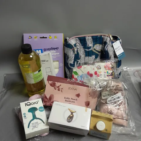 BOX OF APPROXIMATELY 10 COSMETIC ITEMS TO INCLUDE - BAMBINOMIO REUSABLE BABY WIPES - FRESH SKIN COLD PRESSED CASTOR OIL - COSMETIC WRINKLE REDUCER - ETC