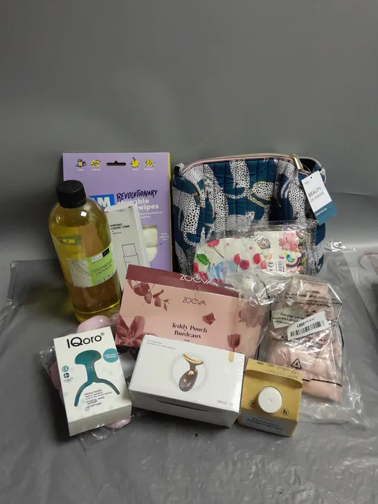 BOX OF APPROXIMATELY 10 COSMETIC ITEMS TO INCLUDE - BAMBINOMIO REUSABLE BABY WIPES - FRESH SKIN COLD PRESSED CASTOR OIL - COSMETIC WRINKLE REDUCER - ETC