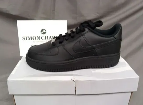 BOXED NIKE AIR FORCE 1 LE BLACK SIZE 5