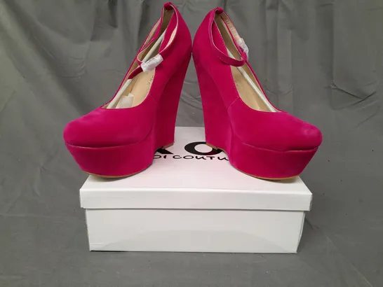 BOXED PAIR OF KOI COUTURE HR5 PLATFORM HIGH WEDGE FAUX SUEDE SHOES IN FUCHSIA SIZE 7