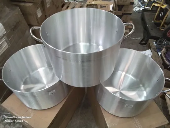 LOT CONTAINING 3 LARGE STAINLESS STEEL PARDINI CASSEROLE POTS (LIDS NOT INCLUDED)