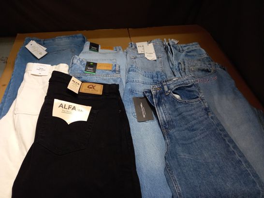 LOT OF 10 ASSORTED PAIRS OF JEANS IN VARIOUS SIZES