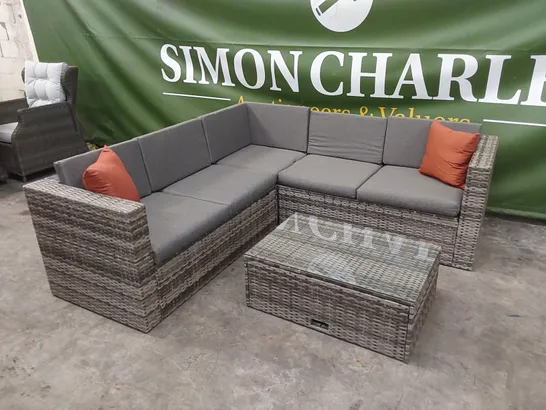 BRAND NEW DESIGNER OUTDOOR RATTAN CORNER SOFA WITH COFFEE TABLE IN GREY 