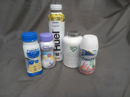 APPROXIMATELY 25 ASSORTED FOOD AND BEVERAGE PRODUCTS TO INCLUDE: FRESUBIN SUPPLEMENT DRINK, NUTRICIA VANILLA DRINK, HUEL PROTEIN SHAKE, MAGNESIUM BISGLYCINATE CAPSULES