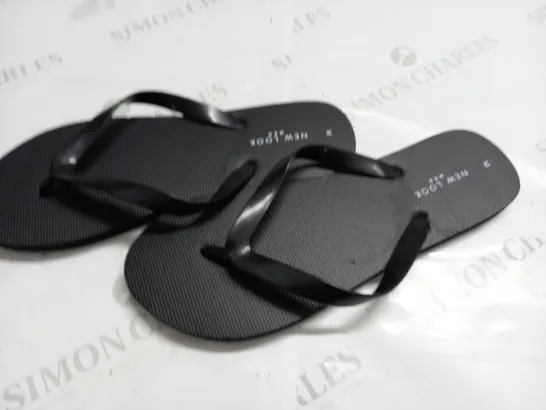 NEW LOOK MENS BLACK FLIP-FLOPS - M