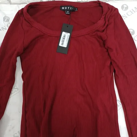 MOTEL BINLO EXTRA LONG SLEEVE TOP IN ADRENALIN RED SIZE S