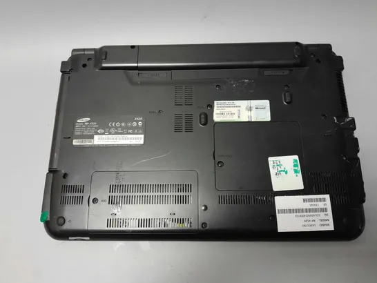 SAMSUNG NP-X520 LAPTOP