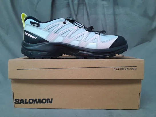 BOXED PAIR OF SALOMON XA PRO V8 CSWP J SHOES IN ARCTIC ICE/BLACK/WHITE UK SIZE 3.5