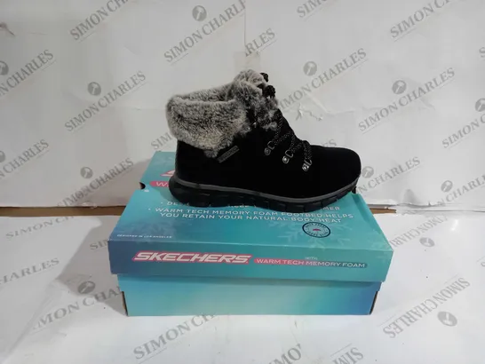 BOXED PAIR OF SKECHERS MEMORY FOAM BLACK BOOTS SIZE 7