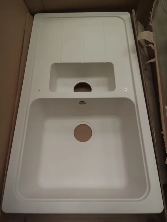 BOXED 90 X 49.5CM COMPOSITE QUARTZ SINK WITH DRAINER 